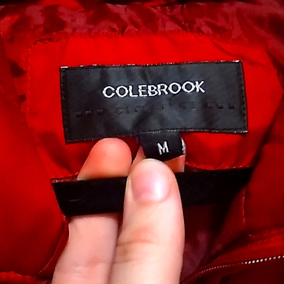 Women's red vest. - Picture 5 of 8